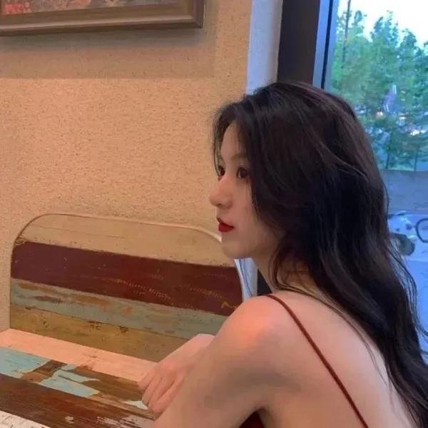 春花娇美可人儿